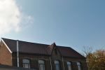 Placement d'une nouvelle toiture pour la rénovation d'une grande maison